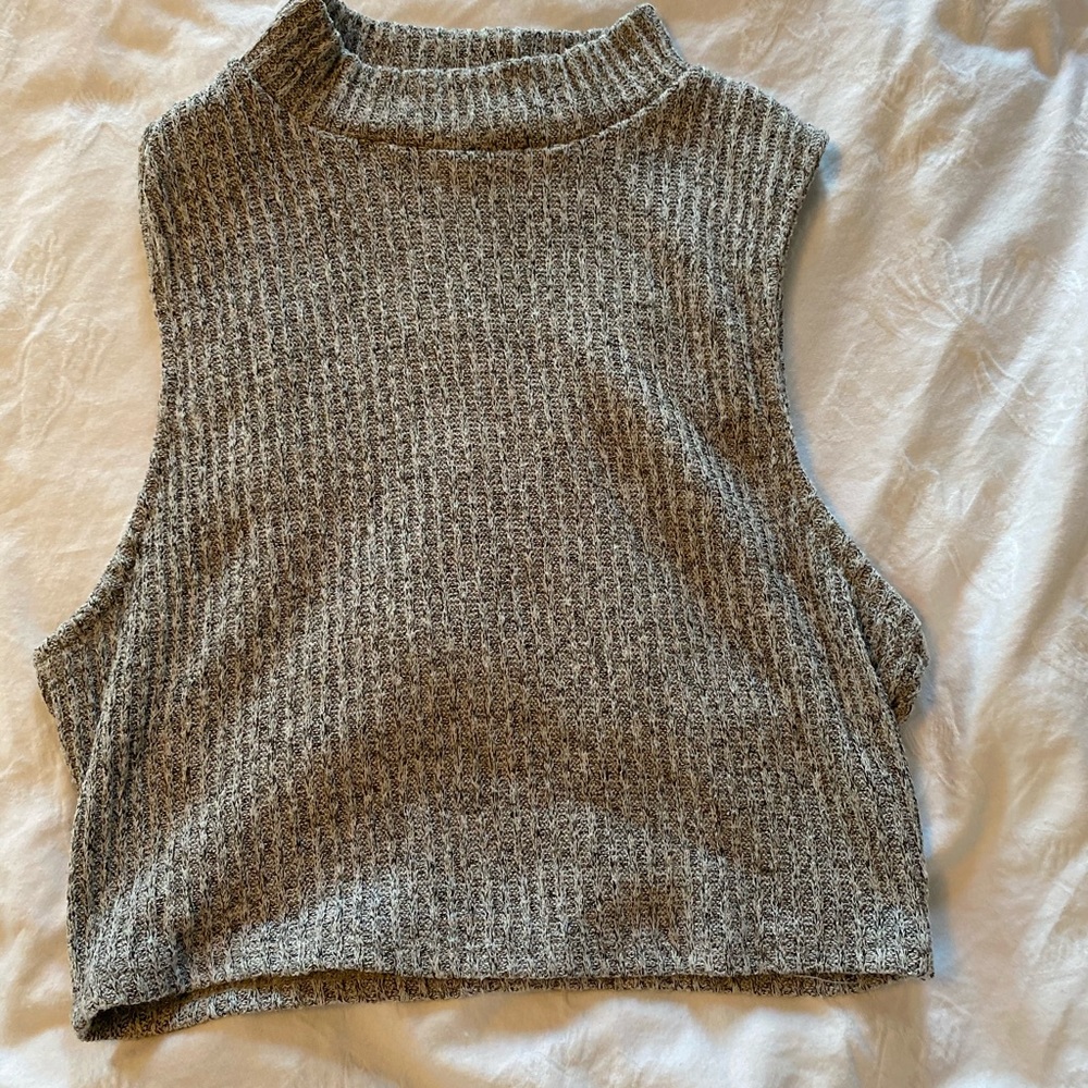 Grey cropped mock neck